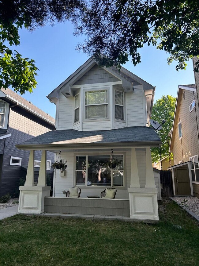 Building Photo - Charming 3-Bedroom home with 2 car garage in Prime Location