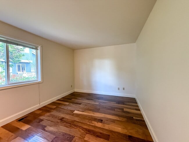 Building Photo - 4bd/3.25ba Seattle House
