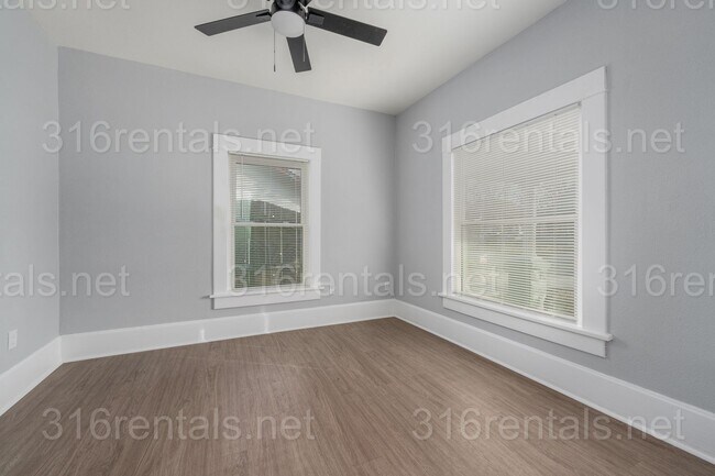 Building Photo - $850 - 1 bed 1 bath - Beautiful newly renovated Multi-family home located in Delano