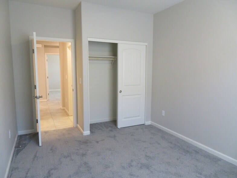 Master bedroom - view 2 - 1301 Catalina Rdg