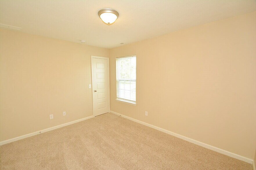 Building Photo - 4062 Magnolia Dr