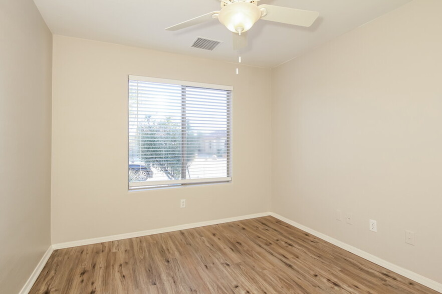 Building Photo - 43680 Bedford Dr