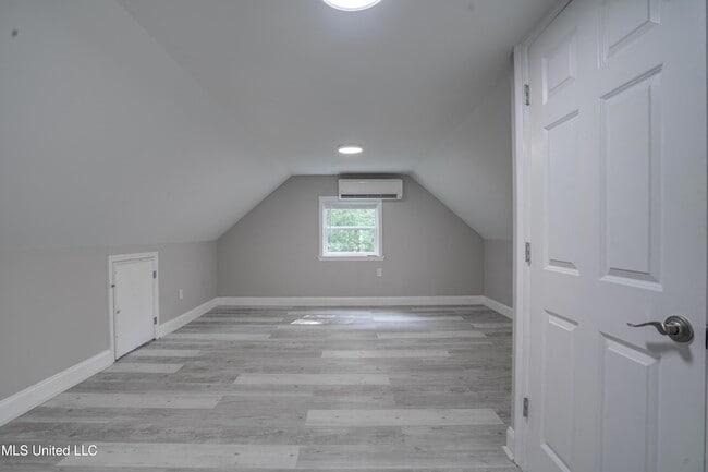 Building Photo - 1076 Lilinoe Way