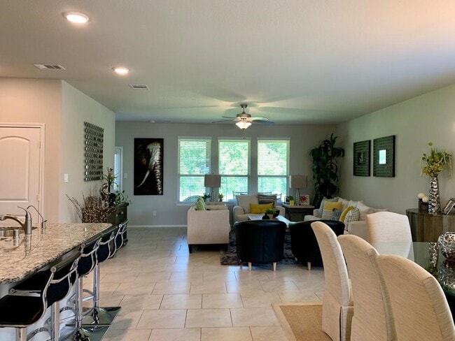 Building Photo - 24207 Oakdale Hls