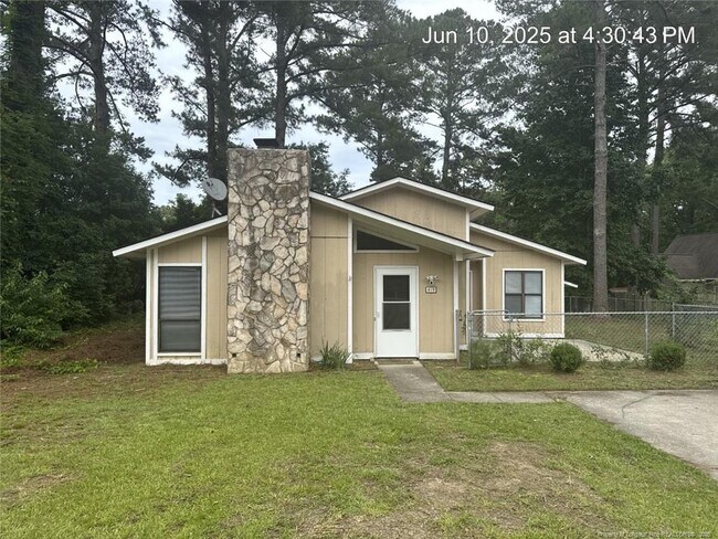 Primary Photo - 419 Loblolly Ct
