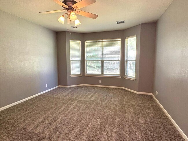 Building Photo - 1104 Vanderbilt Cir