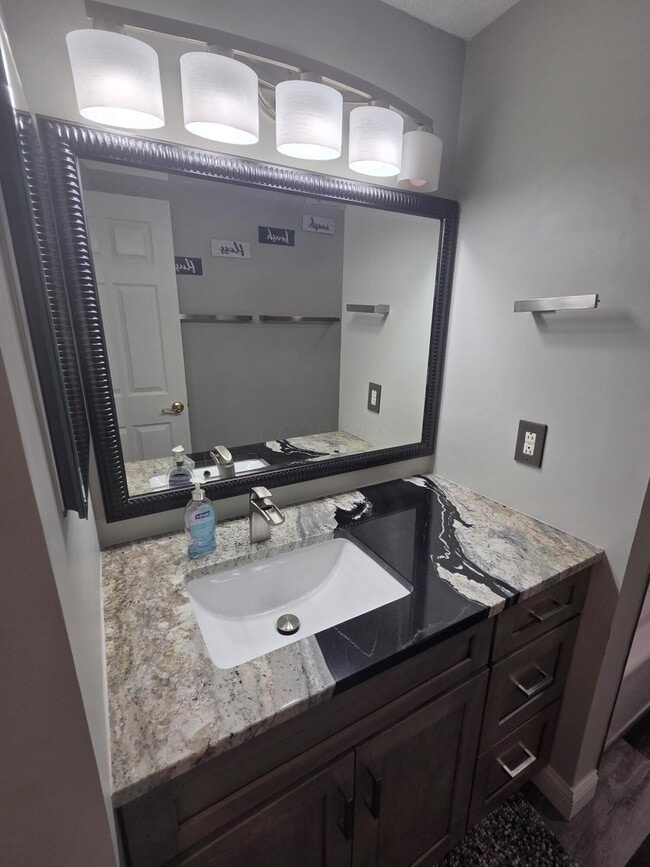 Building Photo - 5225 Wolf Run Dr
