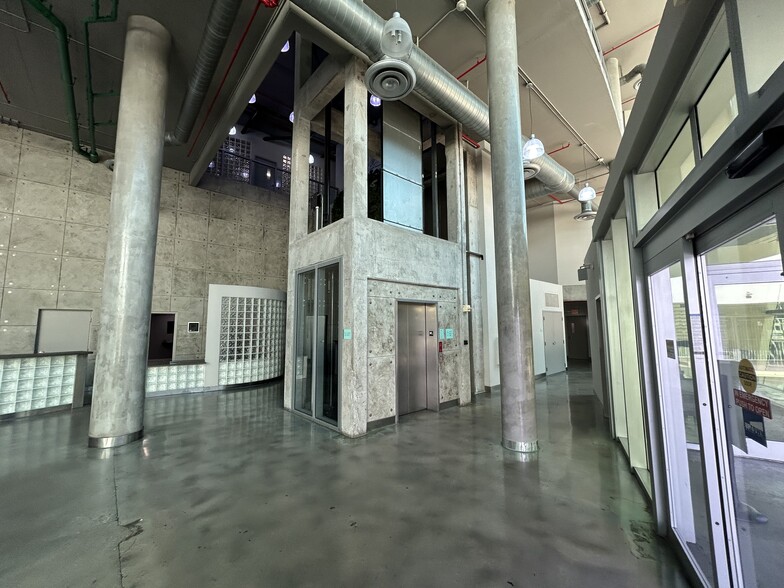 Building Photo - 3029 NE 188th St