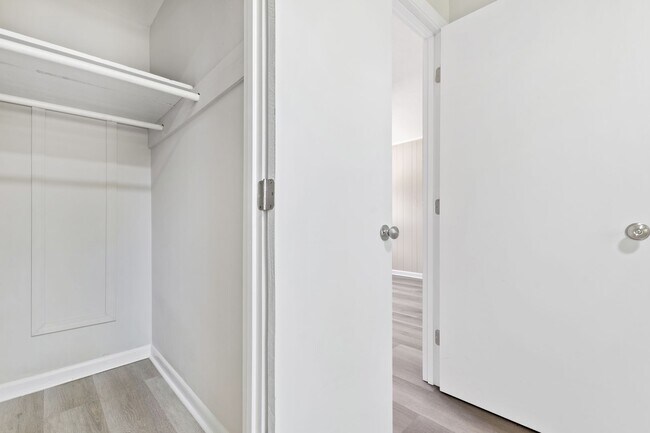 Building Photo - 4943 Fieldcrest Dr