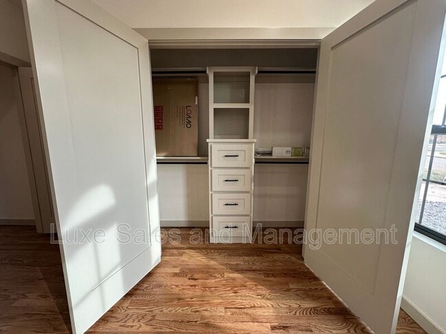 Building Photo - 911 NE 16th St