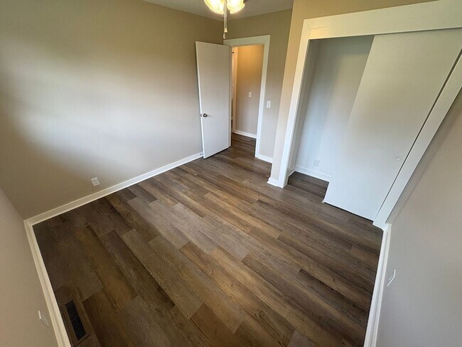 Building Photo - 1614 Shady Cir