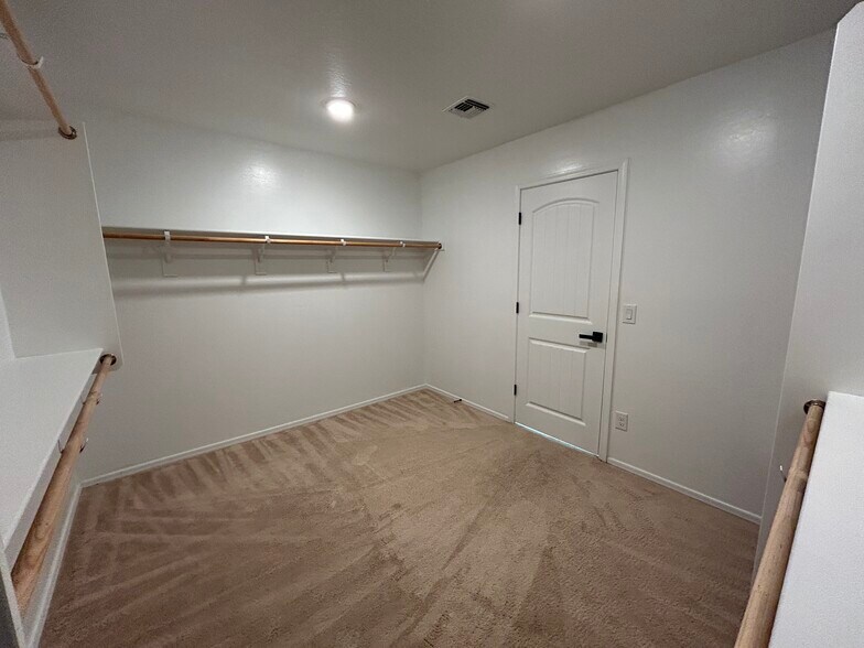 Building Photo - 2323 E Harwell Rd