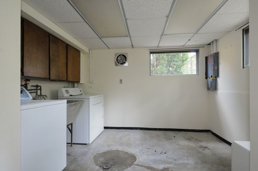 Building Photo - 220 Elmwood Dr