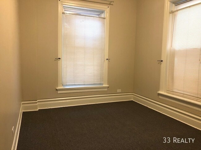 Building Photo - 2626 N Wilton Ave