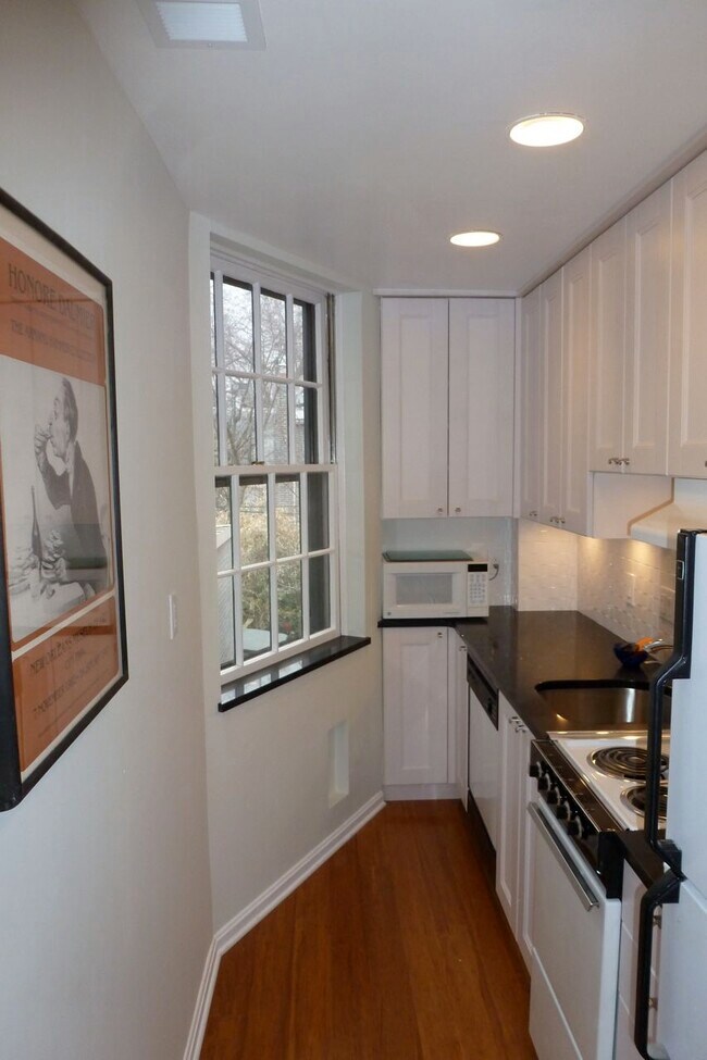 Kitchen - 1113 C St SE