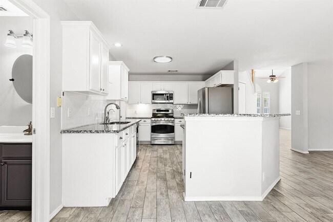 Building Photo - 16802 Bailey Jean Dr