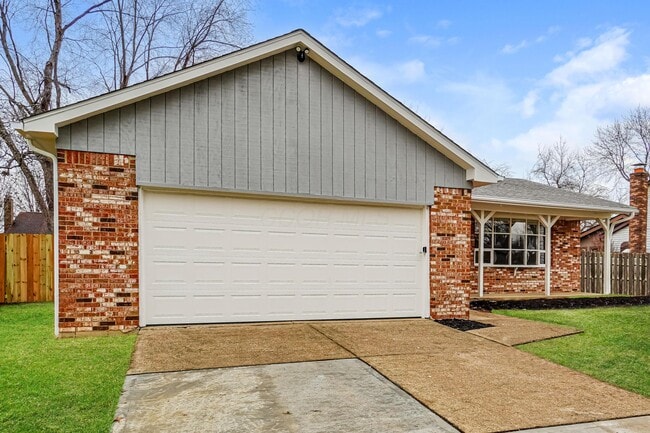 Building Photo - 6464 Firethorn Ave