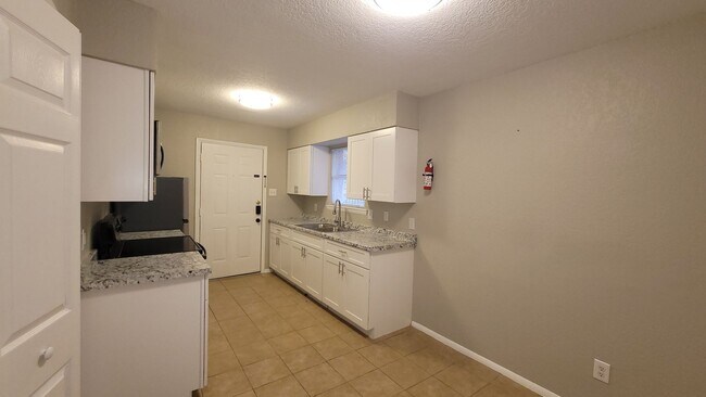 Building Photo - Lovely 2 bedroom apartment in Balcones Heights