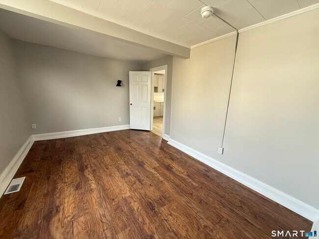 Building Photo - 3 Yost St