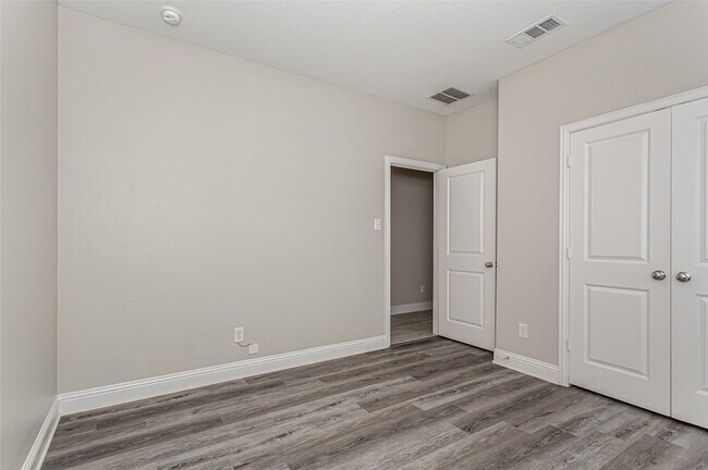 Building Photo - 1203 Rendyn St