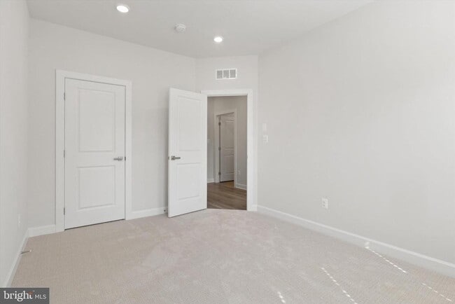 Building Photo - 3704 McLean Ave