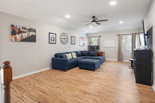 Building Photo - 1225 Peregrine Way