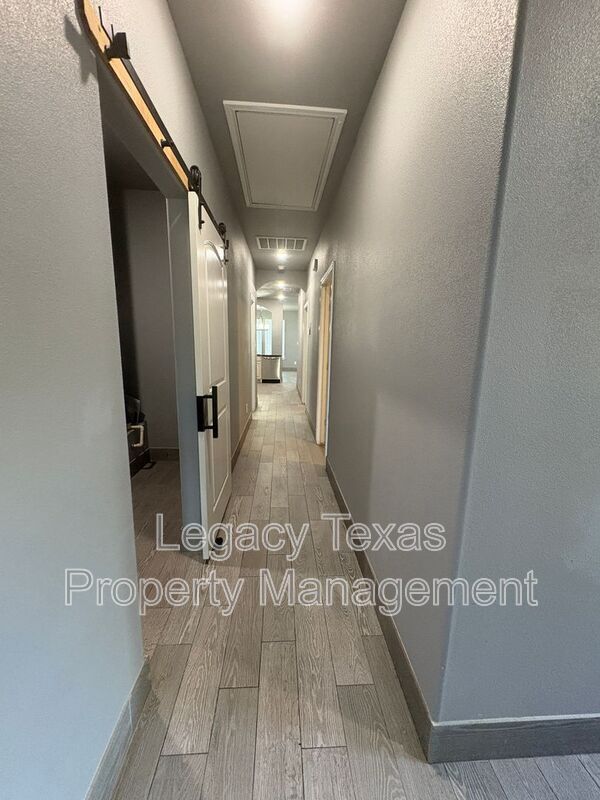 Building Photo - 216 Cleveland St