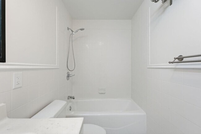 Building Photo - 86 Clinton St