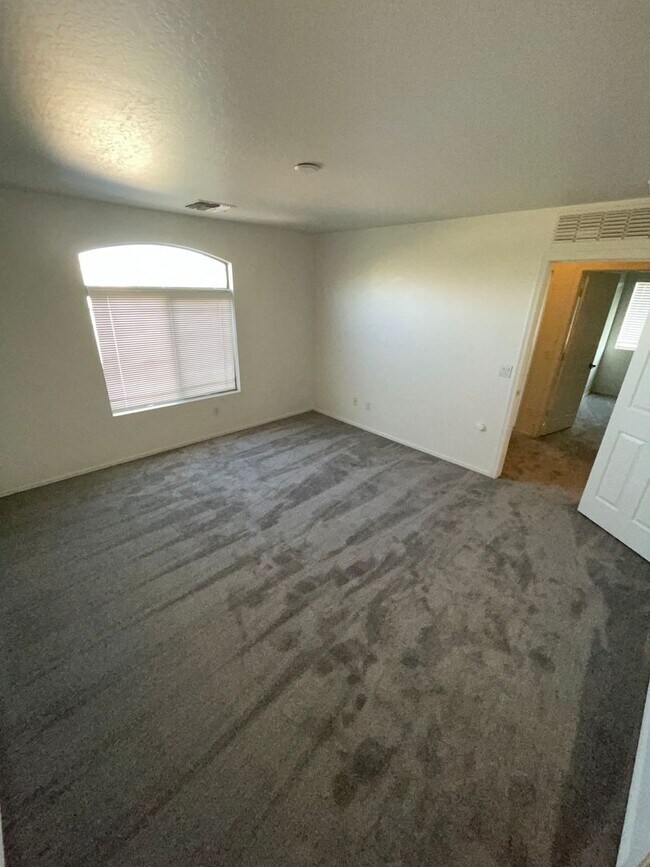 Building Photo - 5707 S 31st Dr
