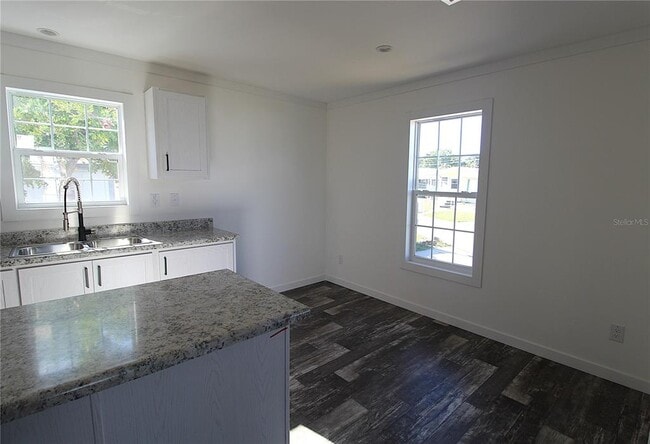 Building Photo - 4117 10th St Ct E