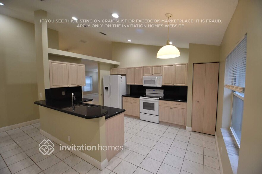 Building Photo - 12615 SW 7th Pl