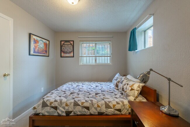 Building Photo - Charming Garden Level 2-Bedroom in Denver