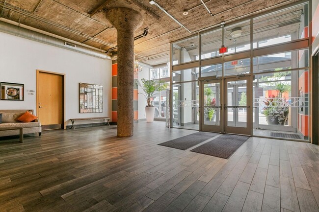 Building Photo - 521 S 7th St