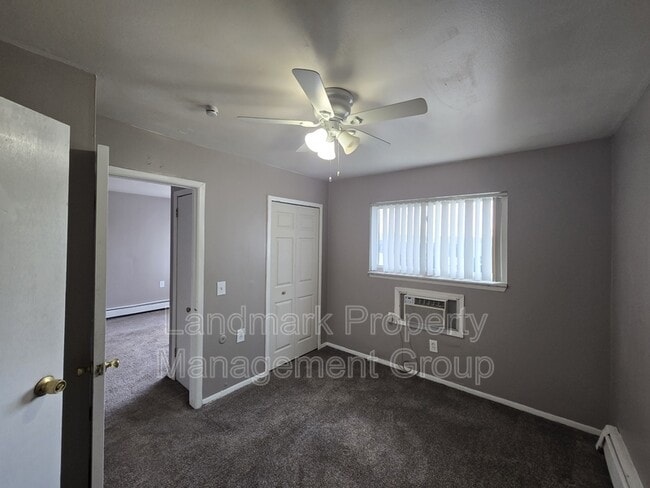 Building Photo - 15811 Harper Ave