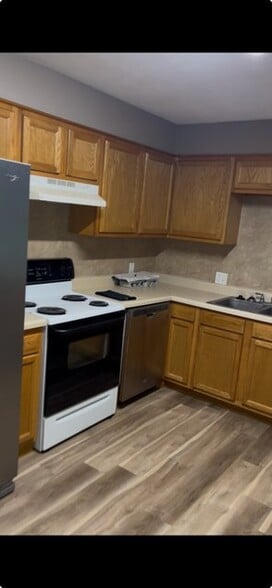 Building Photo - 418 Hutton Ln