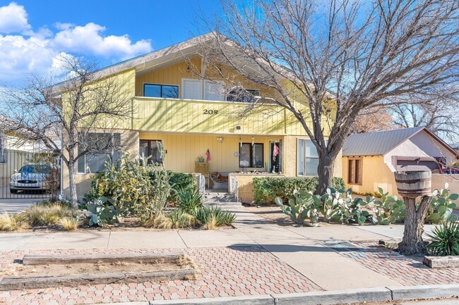 Building Photo - 208 13th St NW