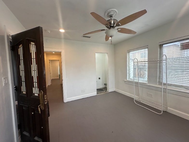 Building Photo - 402 18th St