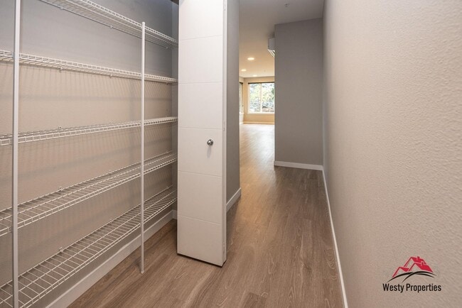 Building Photo - 110 N Blandena St