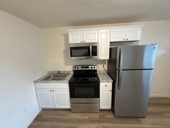 Building Photo - 3361 Portland Rd NE