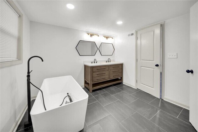 Building Photo - 3119 Piper Dr