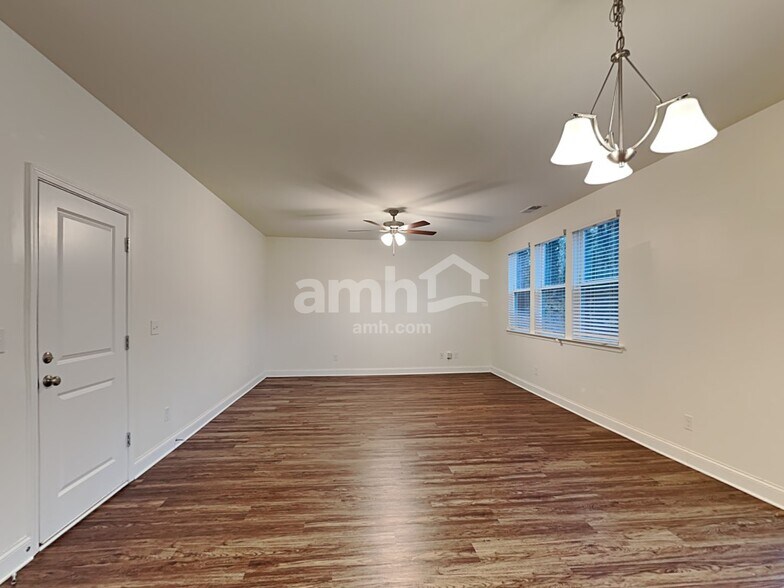 Building Photo - 2220 Brook Enclave Trail