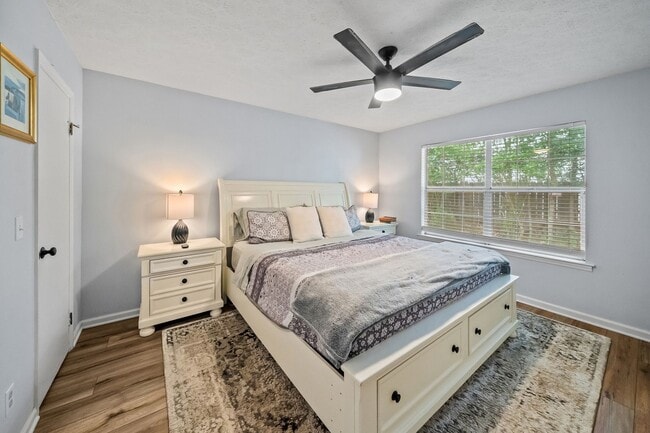 Building Photo - Whitemarsh Island Gem - Charming 3-Bedroom Home on a Corner Lot in Battery Point