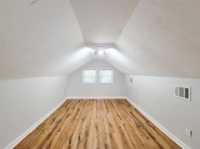 Building Photo - 1113 San Jacinto St