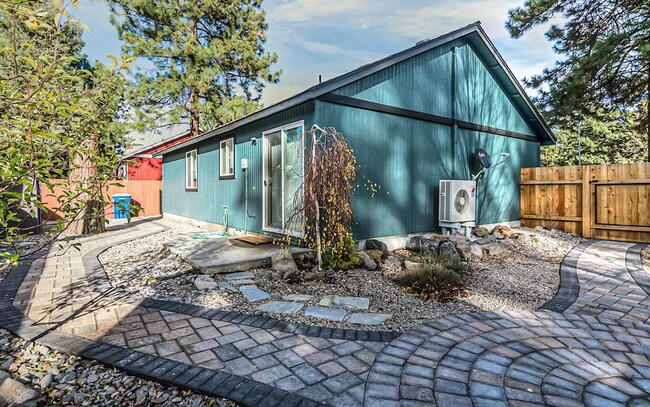 Building Photo - 60983 Lodgepole Dr