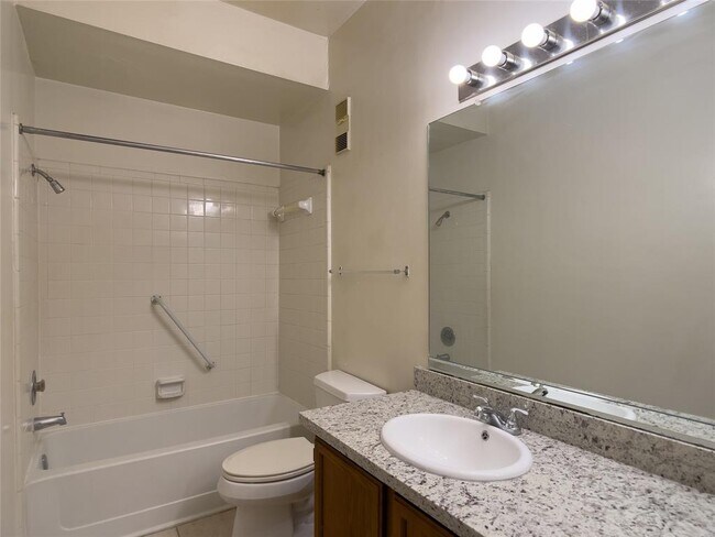 Building Photo - 6500 Harbor Town Dr