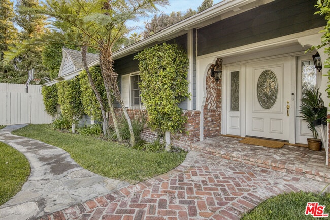 Building Photo - 3690 Crownridge Dr