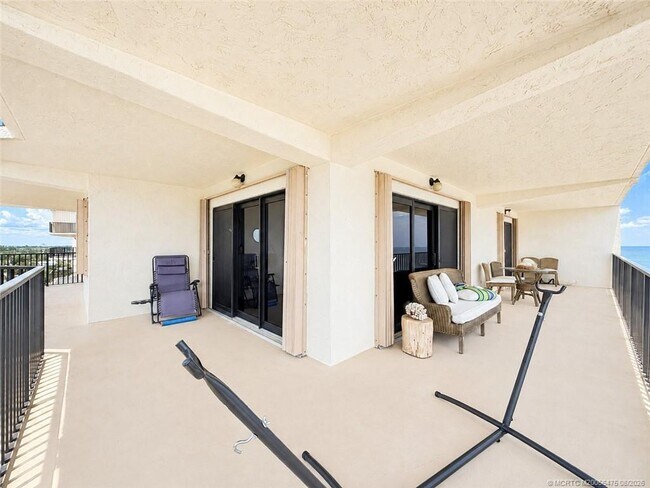 Building Photo - 10044 S Ocean Dr