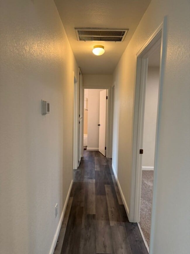 Building Photo - 3 Bedroom/2 Bathroom Home Available in Rincon Valley!