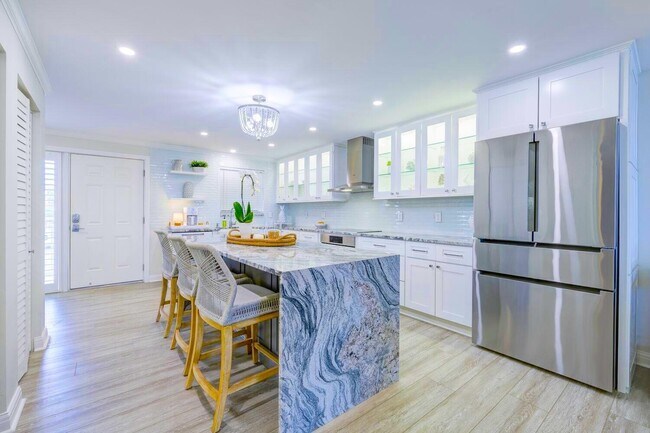 Building Photo - 44 Yacht Club Dr