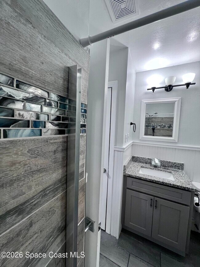 Building Photo - 1717 La Marche Dr